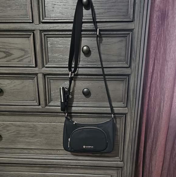 Lululemon crossbody with nano - Picture 9 of 11